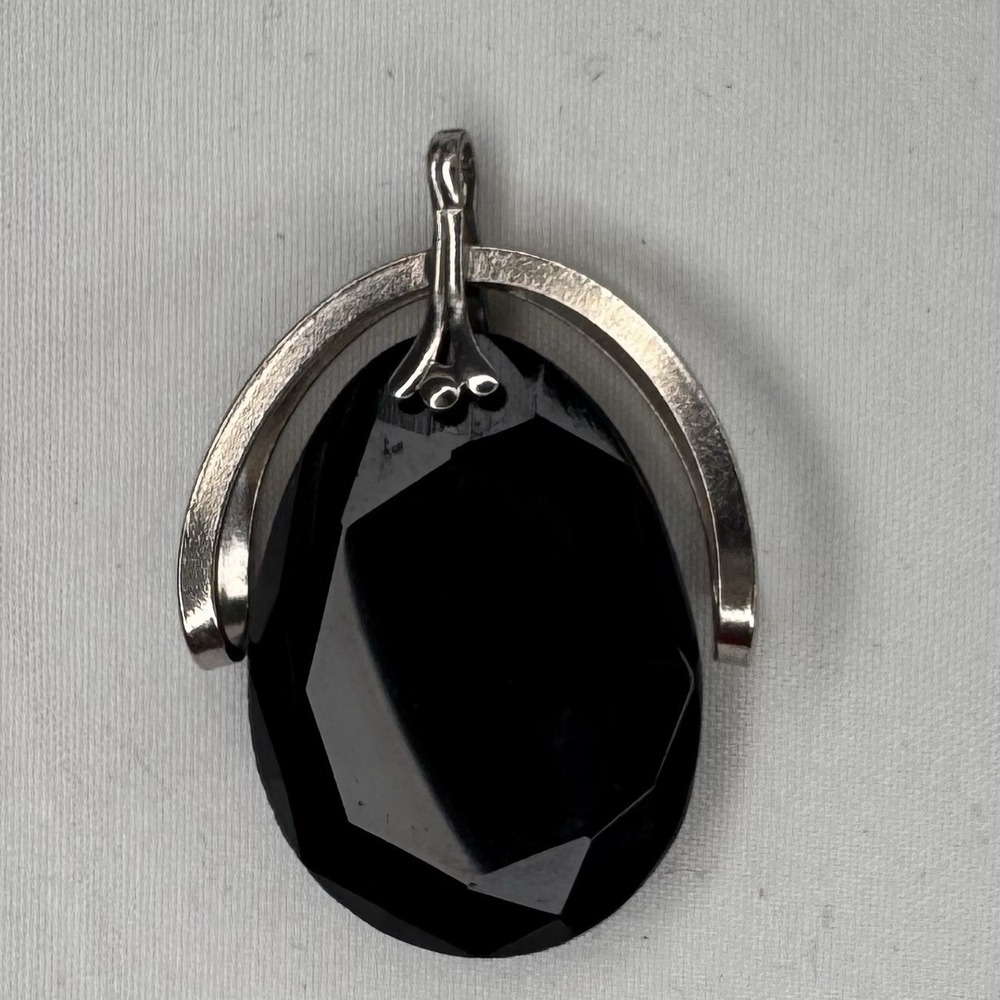 Vintage Black Glass Intaglio Cameo Oval Pendant‎ Circa 1970s Swivels Silver tone - Picture 2 of 5